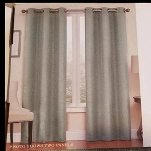 4 grommet top panels, 100% Polyester.